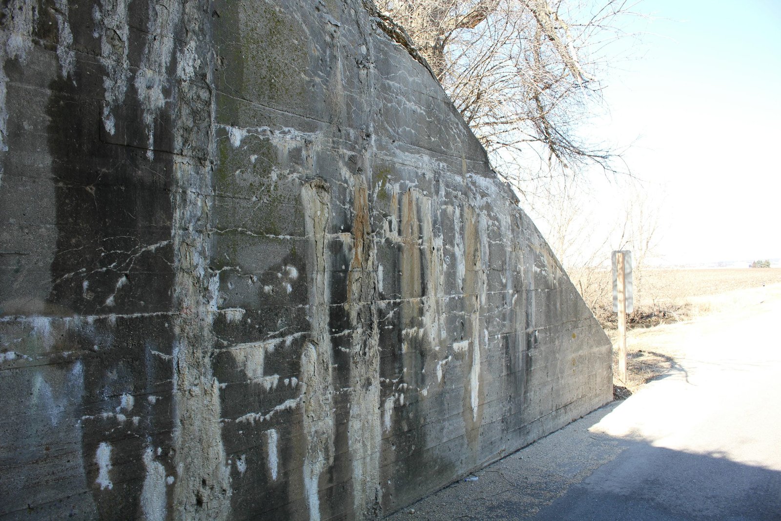 Northwest wing wall